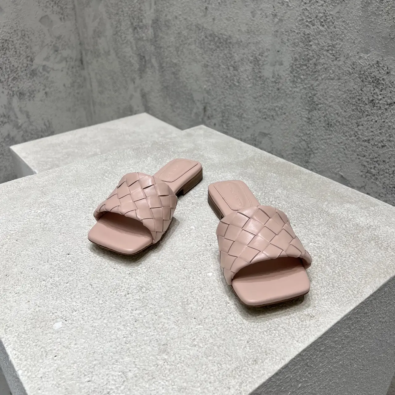 보테가베네타 파르코 뮬 플랫