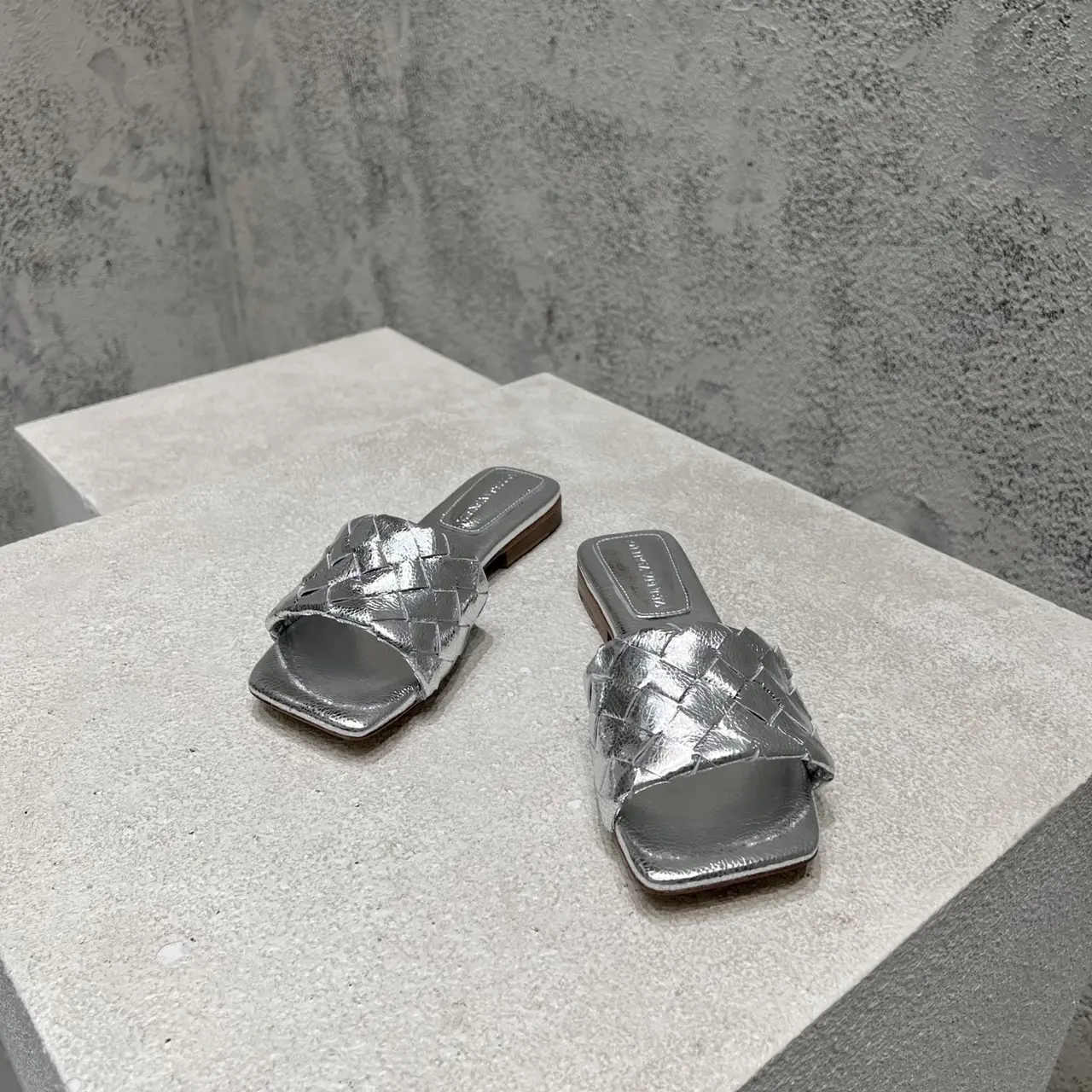 보테가베네타 파르코 뮬 플랫