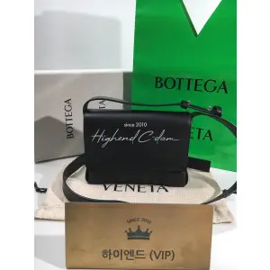 보테가베네타 앙골로 메신저 백 867404 (컬러 블랙)