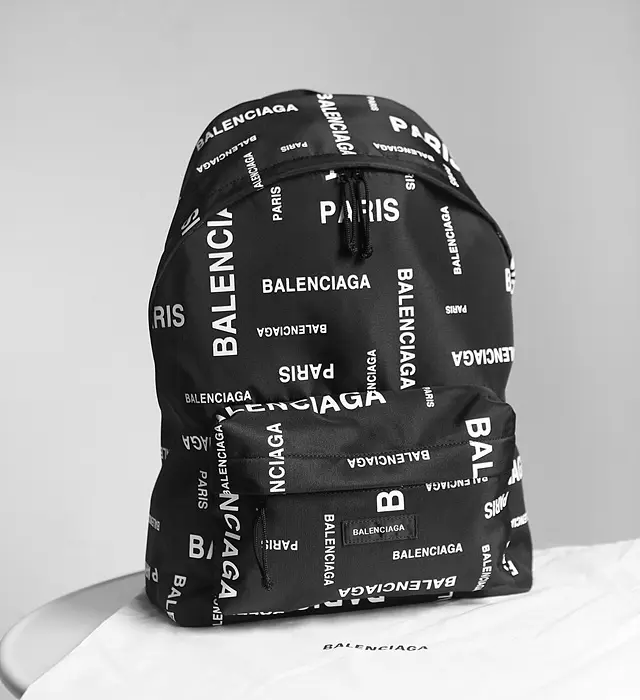 발렌시아가 플래닛 어스 백팩